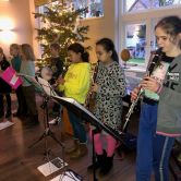 Jongste leerlingen musiceren voor bewoners Rijnhuis